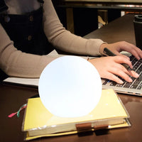LED-Kugellampe mit 16 Farben und Fernbedienung