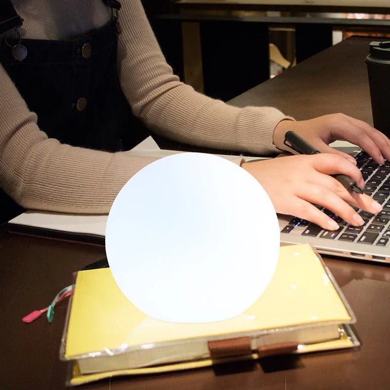 LED-Kugellampe mit 16 Farben und Fernbedienung
