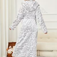 Flauschiger Fleece-Morgenmantel mit Leopardenmuster – Warm und Weich