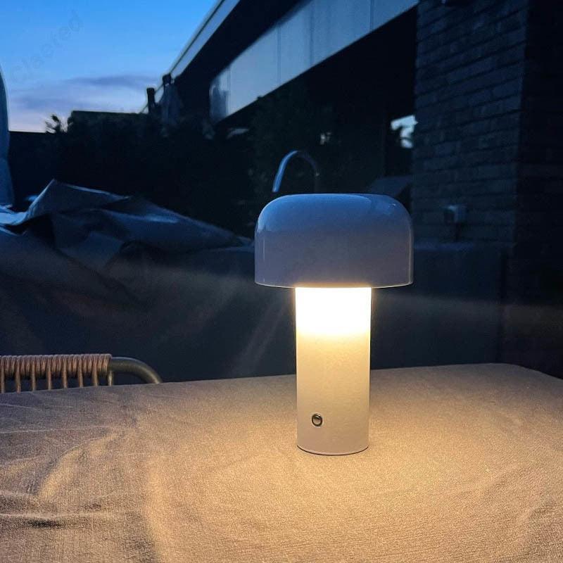 Wiederaufladbare LED-Tischlampe