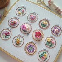 Blumen-Stickerei-Starter-Set – 12 Motive, komplett ausgestattet