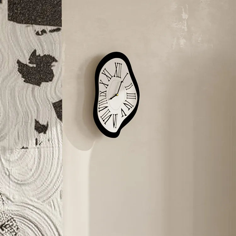 Surrealistische Wanduhr