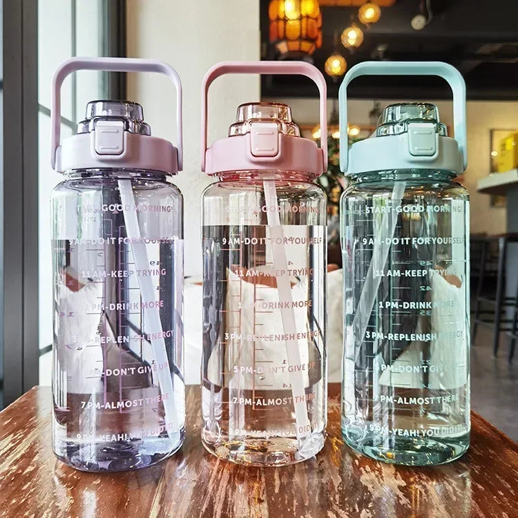 2-Liter-Trinkflasche mit Strohhalm & Zeitmarkierung – BPA-frei, Auslaufsicher