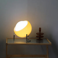 Kugelförmige Tischlampe mit warmem LED-Licht – im Retro-Stil