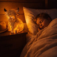 Highland-Kuh Nachtlicht aus Resin – Dekorative Lampe mit warmem Bernsteinlicht