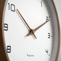 Lautlose Holzwanduhr – Kein Ticken, nur Stille