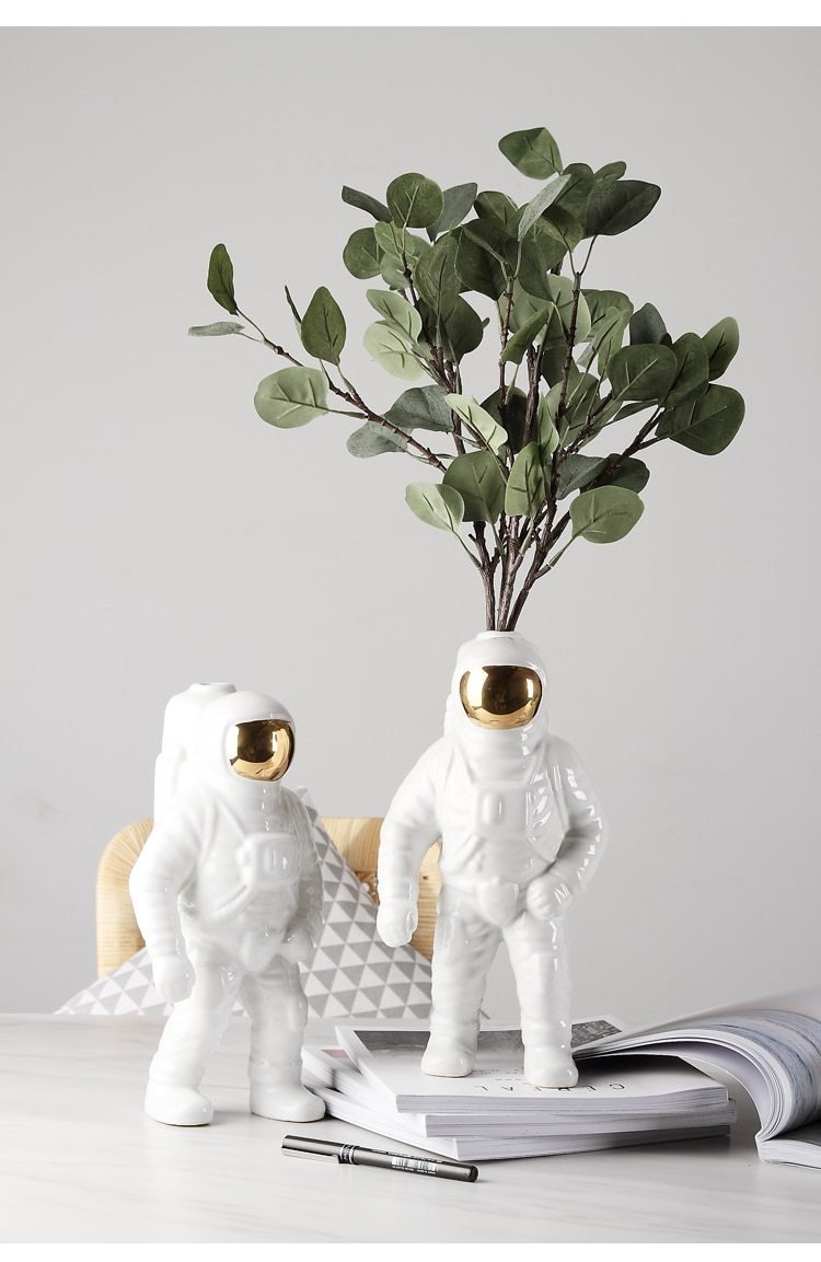 Astronauten-Blumenvase – Dekorative Figur mit integriertem Pflanzfach